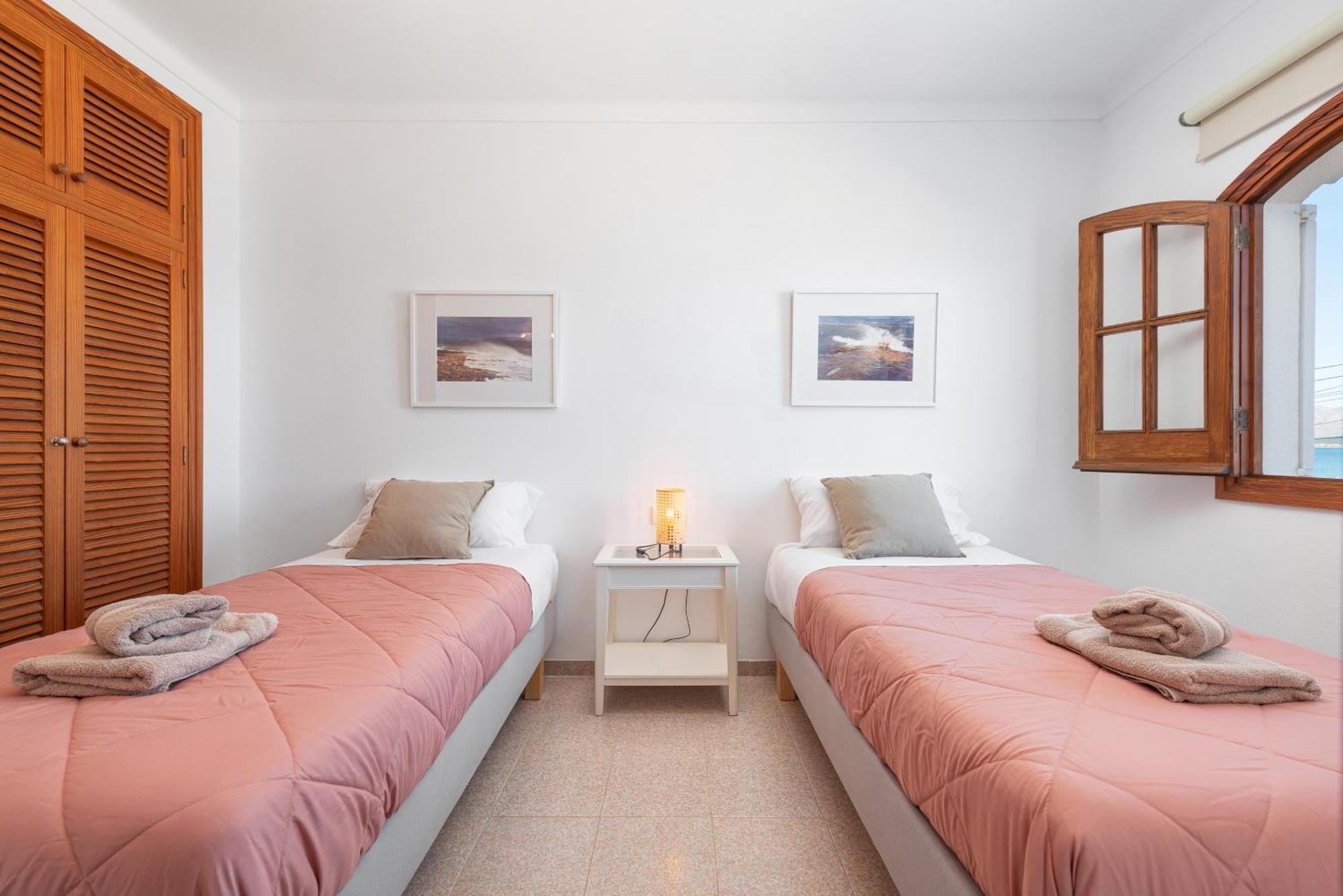 Ses Ones With Sea Views Hébergement de vacances *
